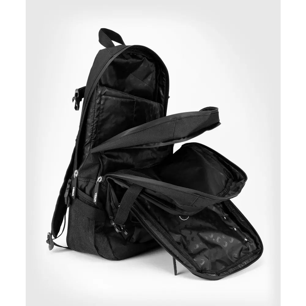 Plenty of space - three different compartments for your belongings