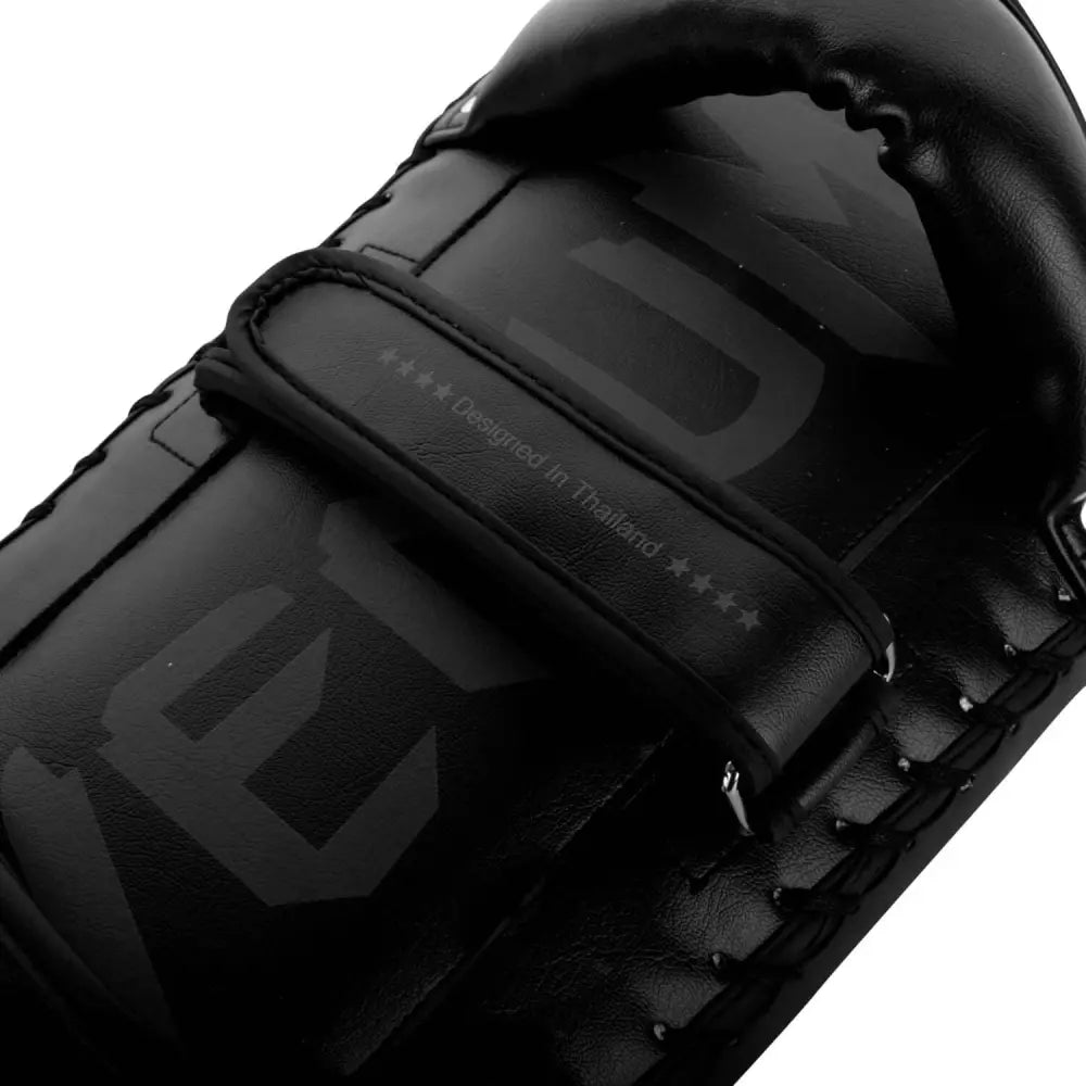 Venum Giant Kick Pads Black