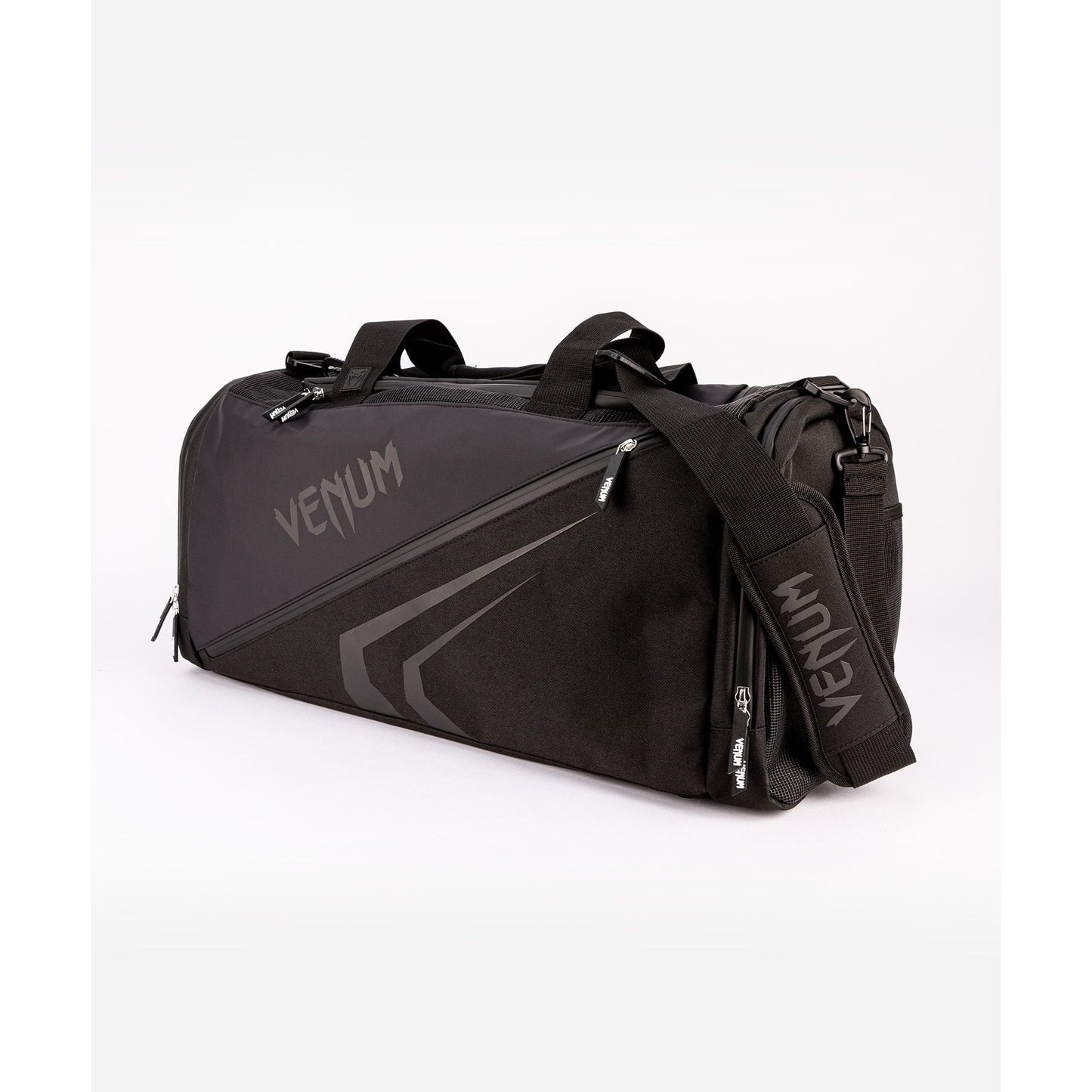 side view of trainer lite evo sports bag
